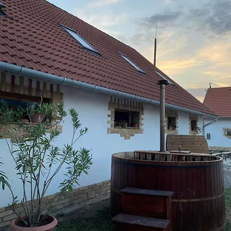 Istvan Lovas Tanya Apartmán Kiskoros